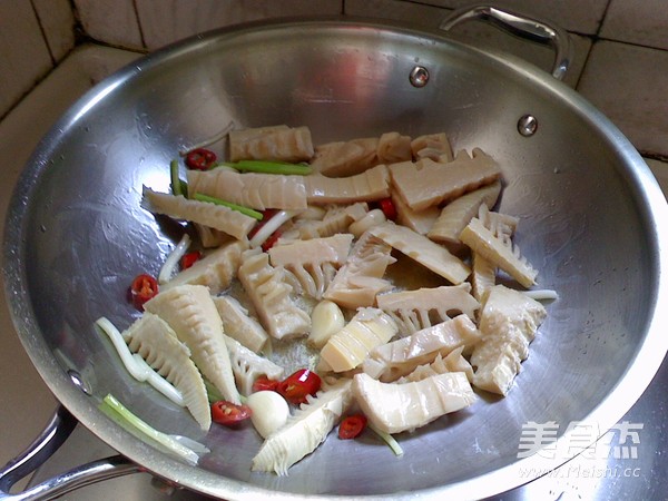 Braised Spring Bamboo Shoots in Oil recipe