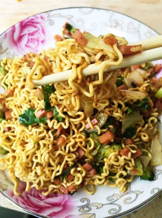 Instant Noodles with Broccoli and Cabbage recipe