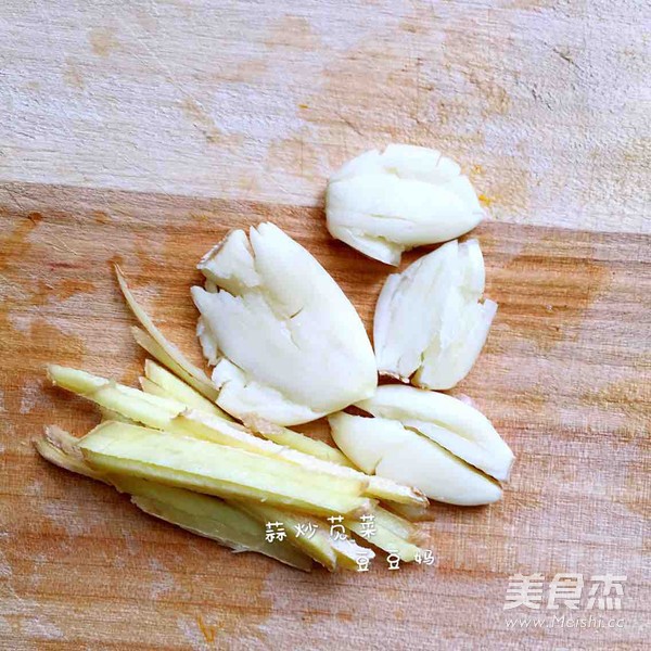 Stir-fried Amaranth with Garlic recipe