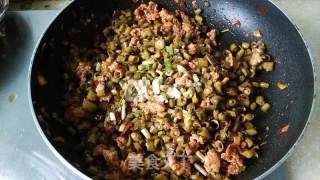Sour Cowpeas with Minced Meat recipe