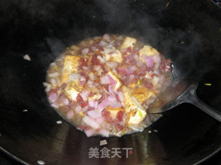 [cantonese Cuisine] Stir-fried Tofu with Bacon Cubes recipe