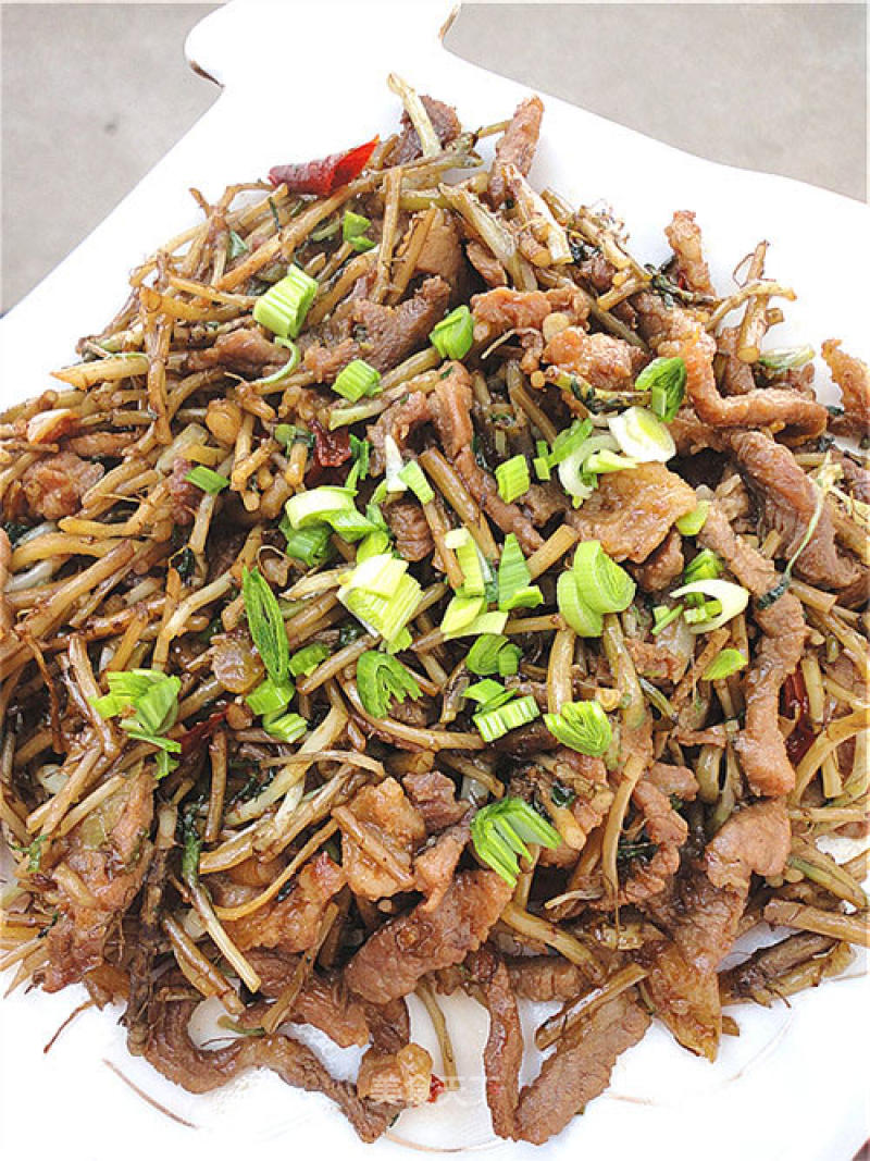 Stir-fried Shredded Pork with Wild Artemisia recipe