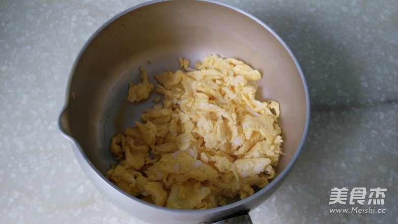 Hot Noodle Dumplings with Chives and Egg recipe