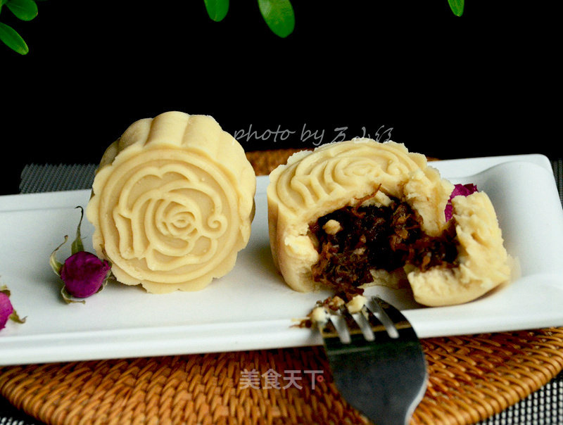 #aca烤明星大赛#rose Lotus Seed Cake recipe
