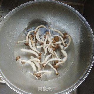 Stir-fried Crab Mushroom with Cucumber and Carrot recipe