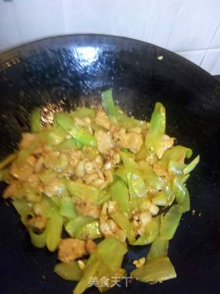 Stir-fried Pork with Lettuce recipe