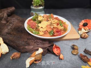 Home Cooking-scrambled Eggs with Green Peppers and Tomatoes recipe