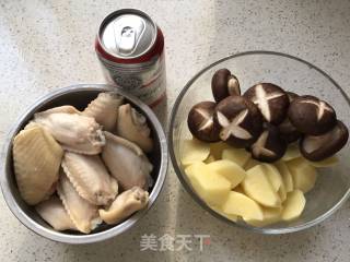 Beer-boiled Mushrooms and Potatoes Chicken Wings recipe