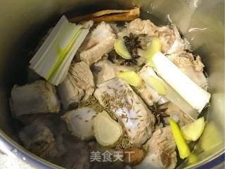 Braised Kidney Beans with Ribs recipe