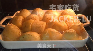 Super Crispy and Buttery Baked Potato Wedges, Full of Milk Flavor, Crispy Crust, Soft and Layered Inside! recipe