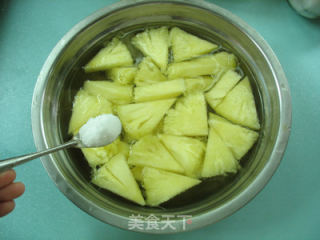 [cantonese Cuisine] The Most Photographed Fruit in The Dish [pineapple Ribs Boat] recipe