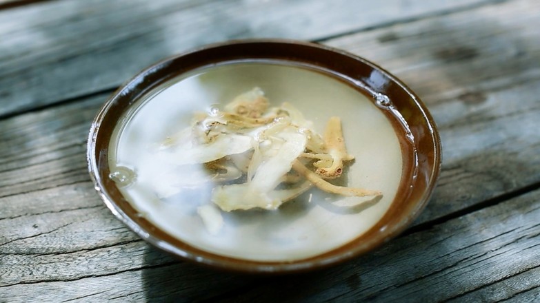 Liqiu Nourishes The Lungs and Removes Dryness Soup recipe
