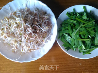 Stir-fried Leek with Mung Bean Sprouts recipe