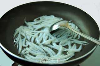 Stir-fried Whitebait with Leek recipe