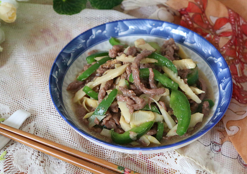 Stir-fried Beef with Bamboo Shoots and Green Peppers