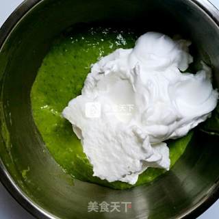 #aca烤明星大赛# Spinach Chiffon Cake with Xylitol recipe