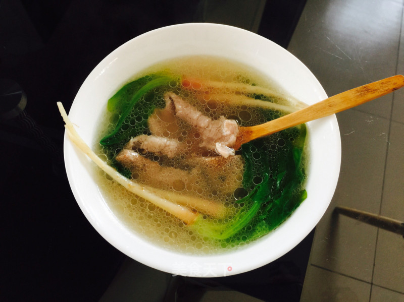 Raw Pork Liver and Lean Pork Spinach Root Soup