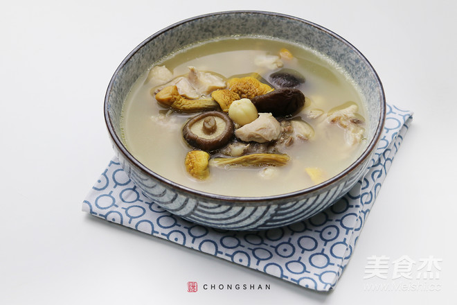 Agaricus and Flower Mushroom Stewed Chicken recipe