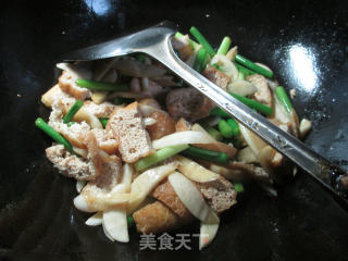 Stir-fried Rice White with Tofu in Garlic Stalk Oil recipe