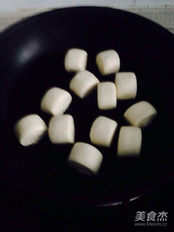 Pan-fried Milk Flavored Bun recipe