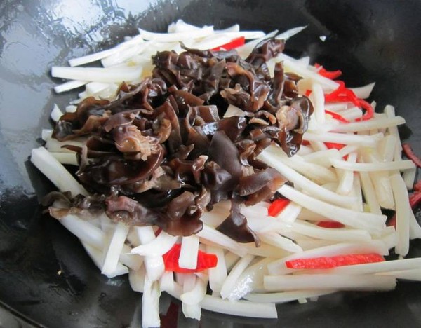 Stir-fried Chinese Cabbage Stem with Black Fungus recipe