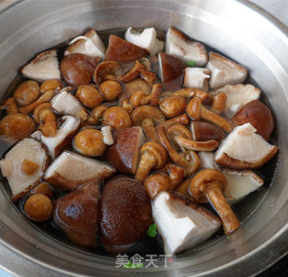 Mushroom Stewed with Cabbage recipe