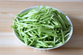 Stir-fried Sweet Potato Stems with Sausage recipe