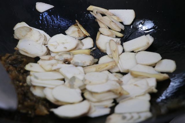 Sour and Spicy Shiitake Mushroom Konjac Chips recipe
