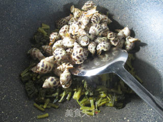 Boiled Snails with Pickles recipe