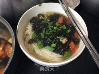 Tomato Seaweed Rice Noodles recipe
