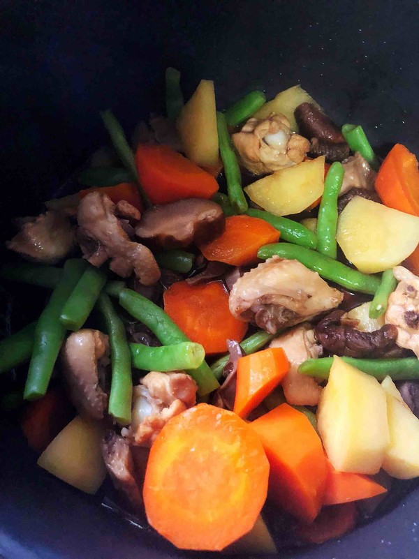 Stewed Rice with Potatoes and Mushroom Chicken recipe