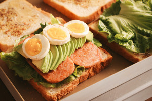 How to Make Super Thick Marsh Sandwiches~detailed Tip! Avocado Egg Luncheon Meat Sandwich~ recipe