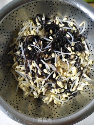 Fern Root Powder Mixed with Bean Sprouts recipe