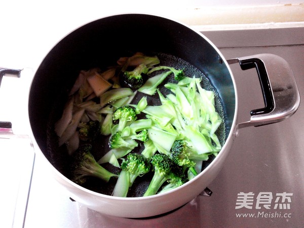 Stir-fried Pork Liver with Broccoli recipe