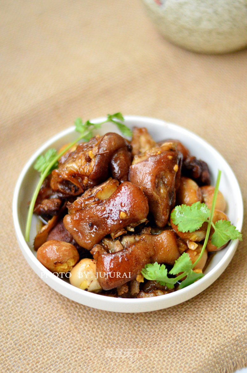 Stewed Pork Trotters with Quail Eggs recipe