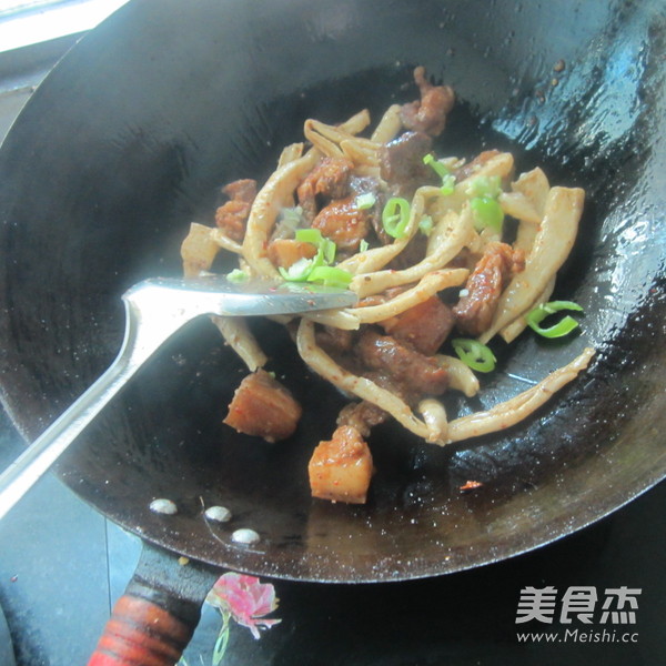 Diced Pork with Dried Radish Strips recipe