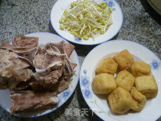 Oily Tofu, Soy Sprouts and Meat Bone Soup recipe