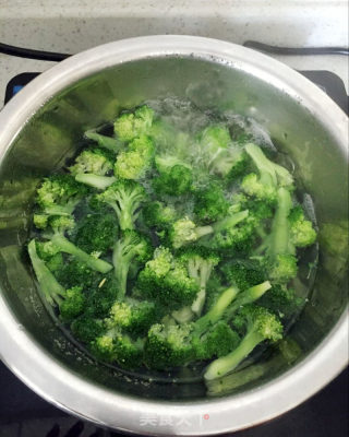 Stir-fried Chicken Breasts with Broccoli recipe