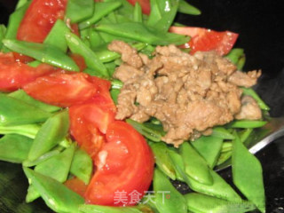 Stir-fried Kidney Beans with Tomato Pork recipe