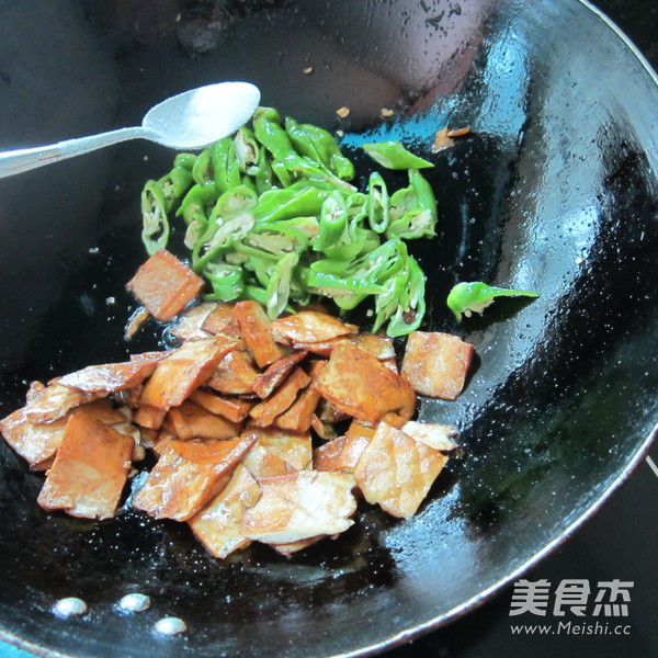 Stir-fried Pork with Fragrant Dry recipe