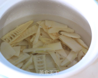 【thick Broth Makes The Taste Fresher】---chun Bamboo Shoots Ham Soup recipe