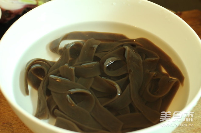 Sichuan Hot and Sour Jue Gen Noodles recipe