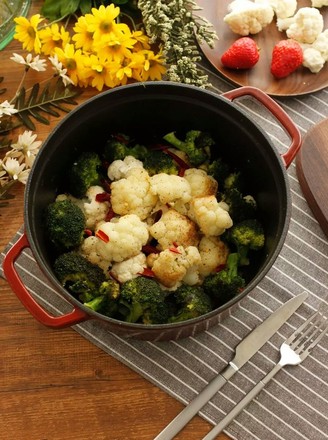 Garlic Two-color Cauliflower in Cast Iron Pot recipe