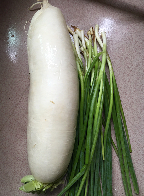 Shredded White Carrot Pork Bun recipe