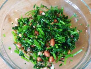 One of Ten Ways to Eat Celery Leaves [celery Leaves and Nuts] recipe