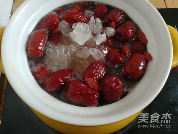 Tremella and Red Date Soup recipe