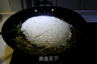 Fried Noodles with Green Pepper and Pork recipe