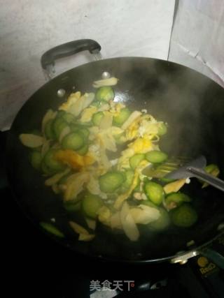 Scrambled Eggs with Cucumber and King Pleurotus recipe