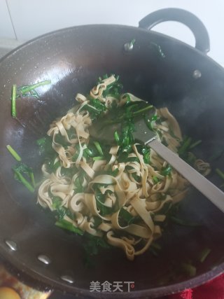 Stir-fried Tofu Skin with Leeks recipe