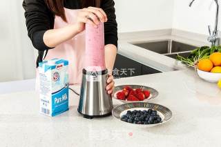 Lemon Juice and Berry Smoothie Milkshake recipe